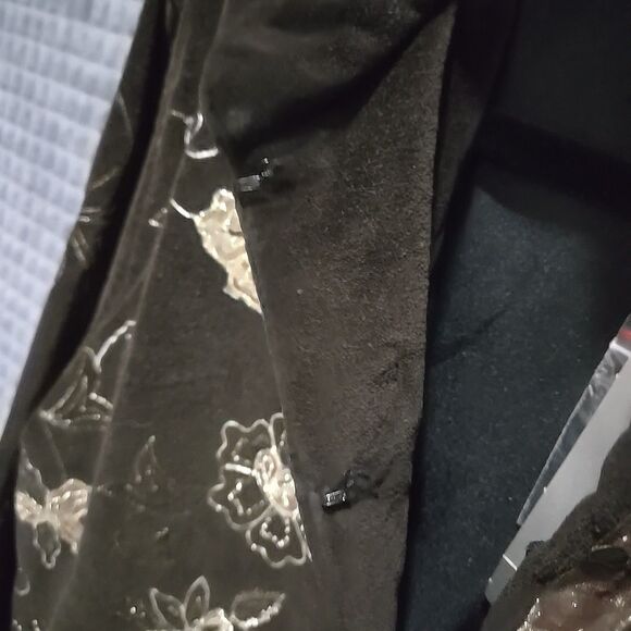 Brown Embroidered Floral Velvet Jacket SzXL Chicos 3 Gold Asian Beaded Boho Glam - Picture 5 of 16